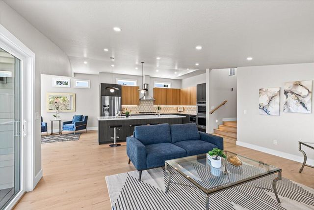 852 Oak Street, Ashland, OR 97520