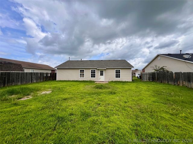 1011 W 23rd Street, Claremore, OK 74017