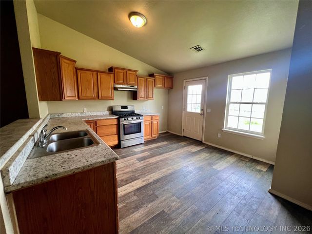 1011 W 23rd Street, Claremore, OK 74017