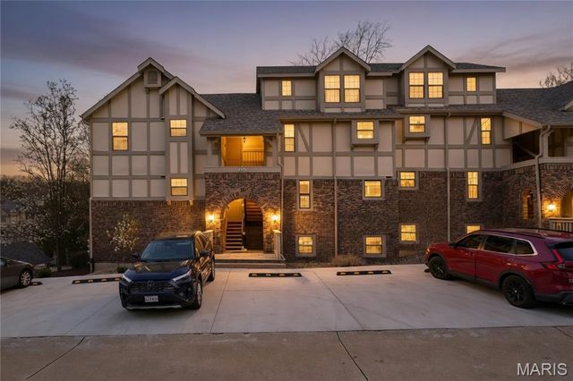 2303 Yosemite Park Ct Court C, Maryland Heights, MO 63043