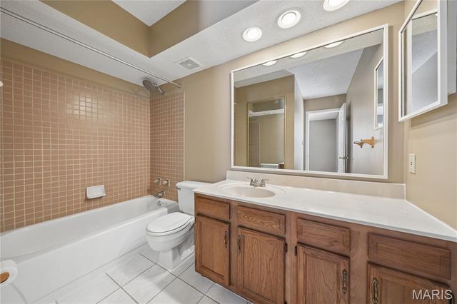 2303 Yosemite Park Ct Court C, Maryland Heights, MO 63043