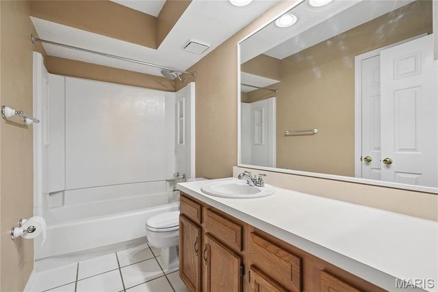 2303 Yosemite Park Ct Court C, Maryland Heights, MO 63043