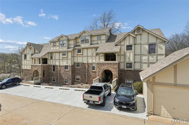 2303 Yosemite Park Ct Court C, Maryland Heights, MO 63043