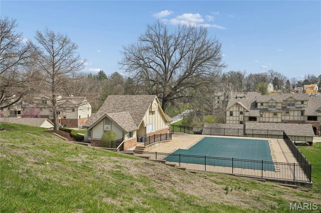 2303 Yosemite Park Ct Court C, Maryland Heights, MO 63043