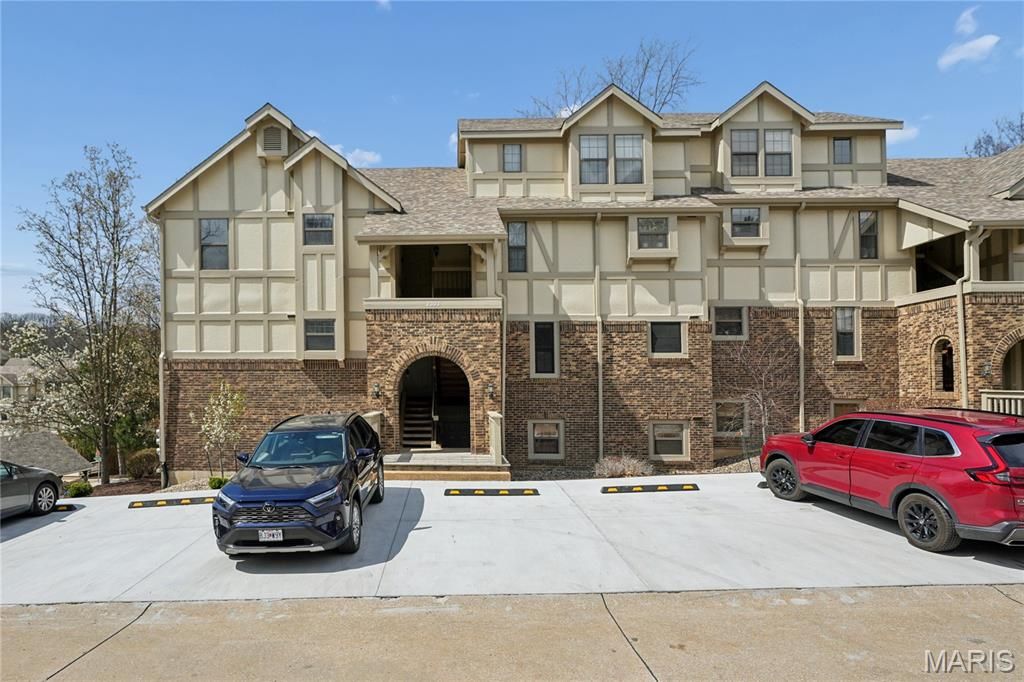 2303 Yosemite Park Ct Court C, Maryland Heights, MO 63043
