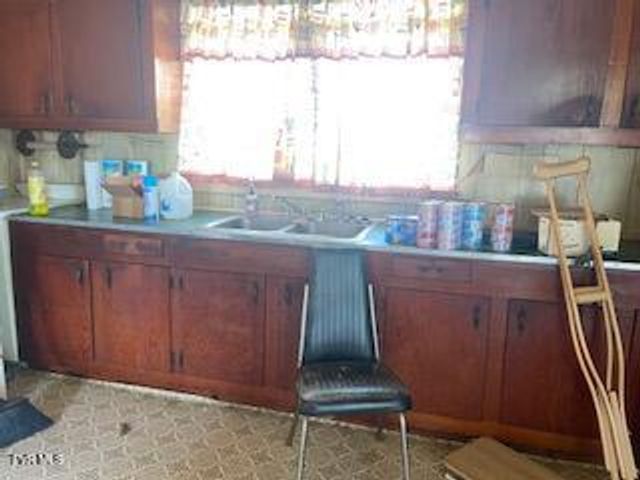 831 West Old Hwy 11 W, Mooresburg, TN 37811
