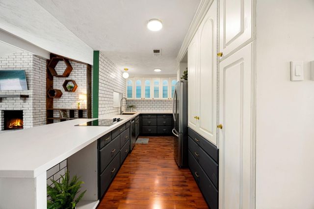 10410 Cedartowne Lane, Sugar Land, TX 77498