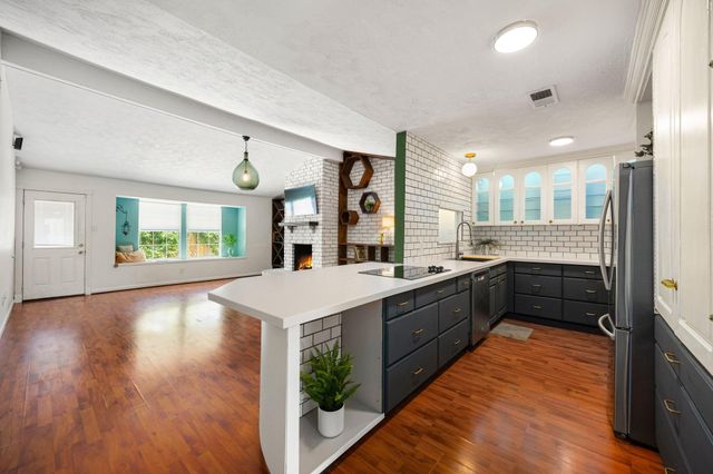 10410 Cedartowne Lane, Sugar Land, TX 77498