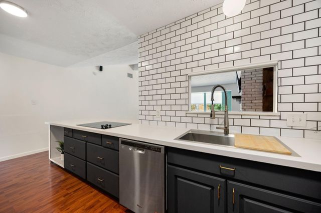 10410 Cedartowne Lane, Sugar Land, TX 77498