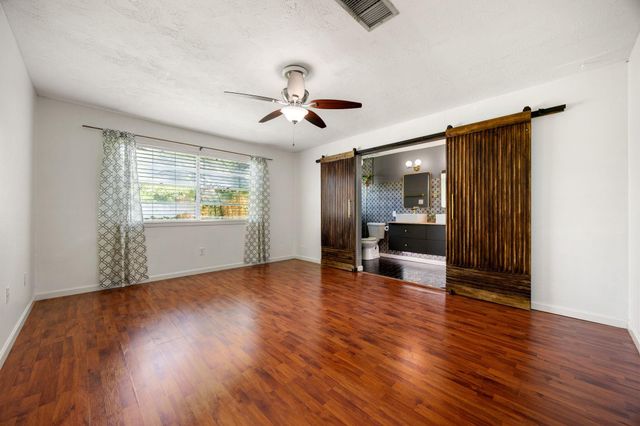 10410 Cedartowne Lane, Sugar Land, TX 77498