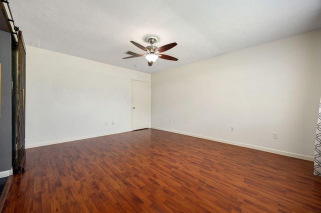 10410 Cedartowne Lane, Sugar Land, TX 77498