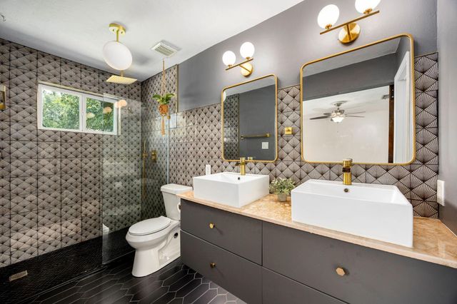 10410 Cedartowne Lane, Sugar Land, TX 77498