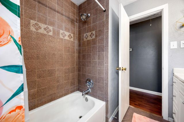 10410 Cedartowne Lane, Sugar Land, TX 77498