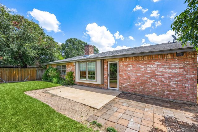 10410 Cedartowne Lane, Sugar Land, TX 77498