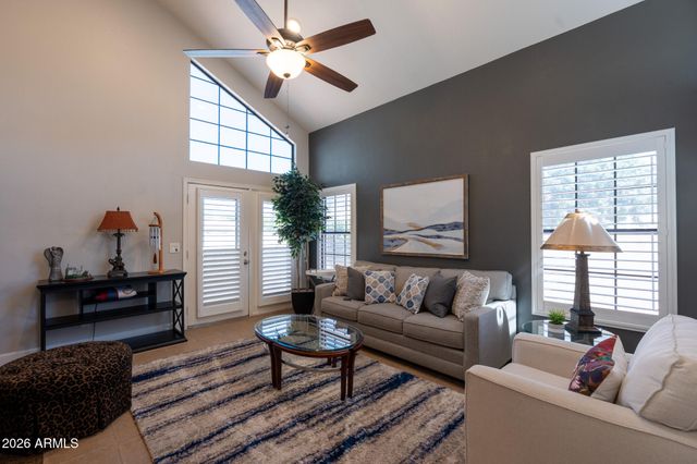 8852 S TAYLOR Drive, Tempe, AZ 85284