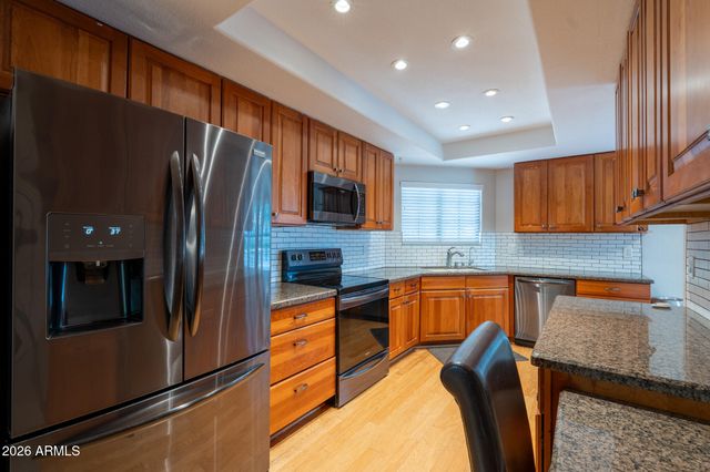 8852 S TAYLOR Drive, Tempe, AZ 85284