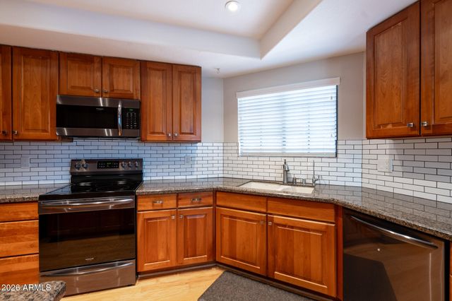 8852 S TAYLOR Drive, Tempe, AZ 85284