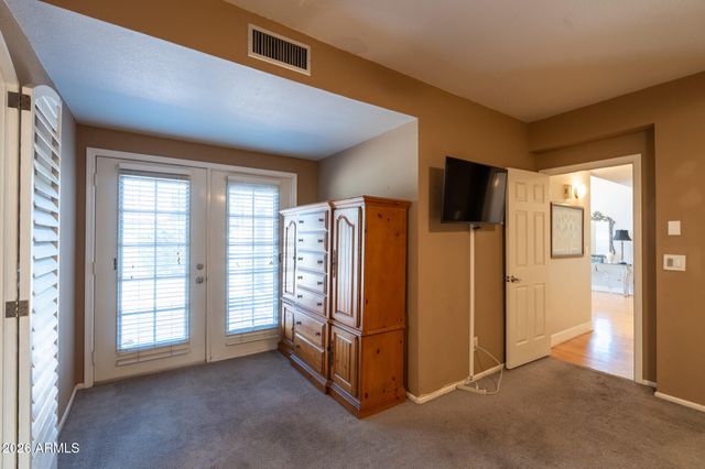 8852 S TAYLOR Drive, Tempe, AZ 85284