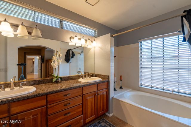 8852 S TAYLOR Drive, Tempe, AZ 85284