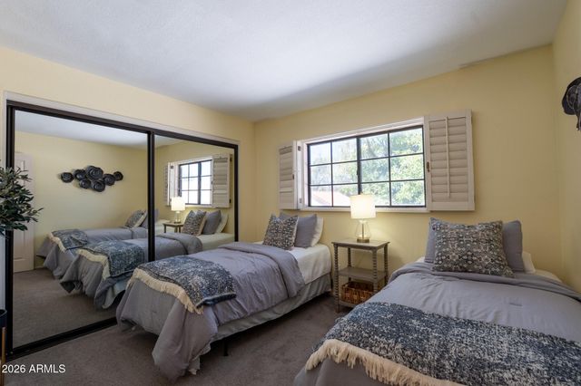 8852 S TAYLOR Drive, Tempe, AZ 85284