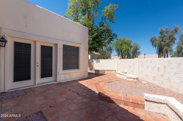 8852 S TAYLOR Drive, Tempe, AZ 85284