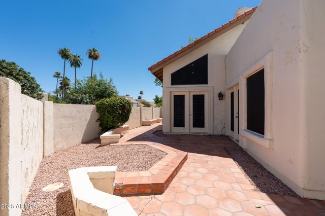 8852 S TAYLOR Drive, Tempe, AZ 85284
