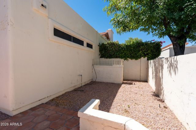 8852 S TAYLOR Drive, Tempe, AZ 85284
