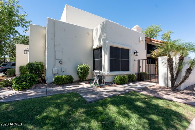 8852 S TAYLOR Drive, Tempe, AZ 85284