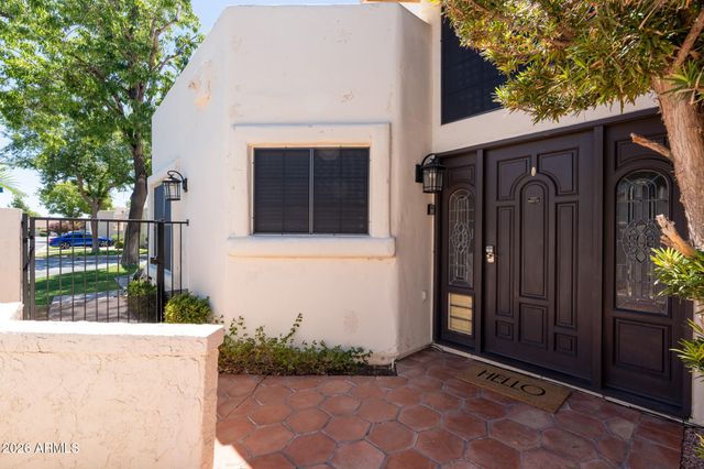 8852 S TAYLOR Drive, Tempe, AZ 85284