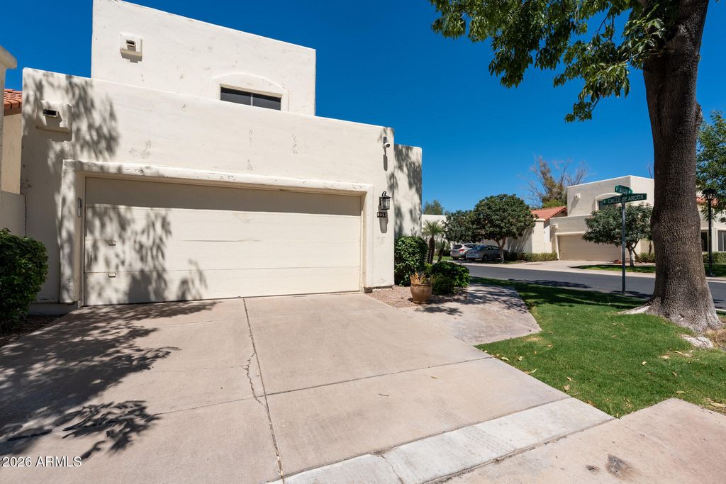 8852 S TAYLOR Drive, Tempe, AZ 85284 — photo 5