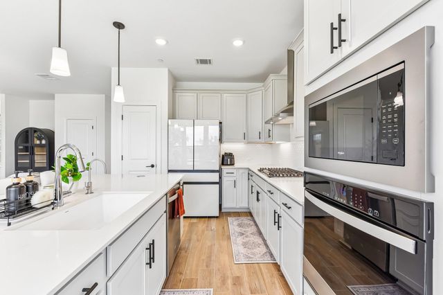 17307 Hattie TRCE, Austin, TX 78738