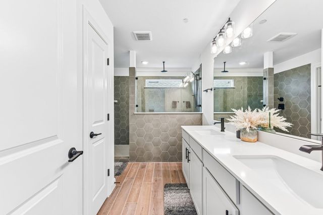 17307 Hattie TRCE, Austin, TX 78738