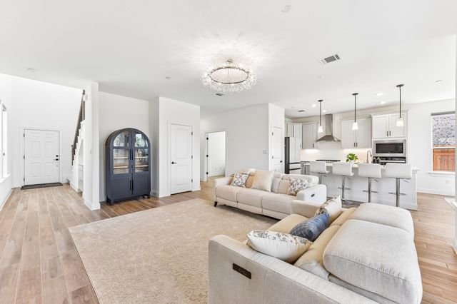 17307 Hattie TRCE, Austin, TX 78738
