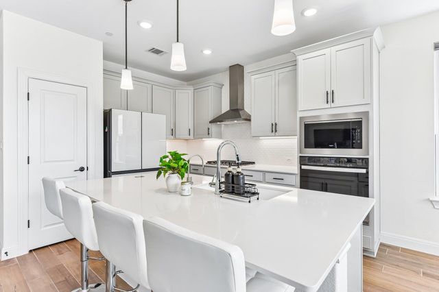 17307 Hattie TRCE, Austin, TX 78738