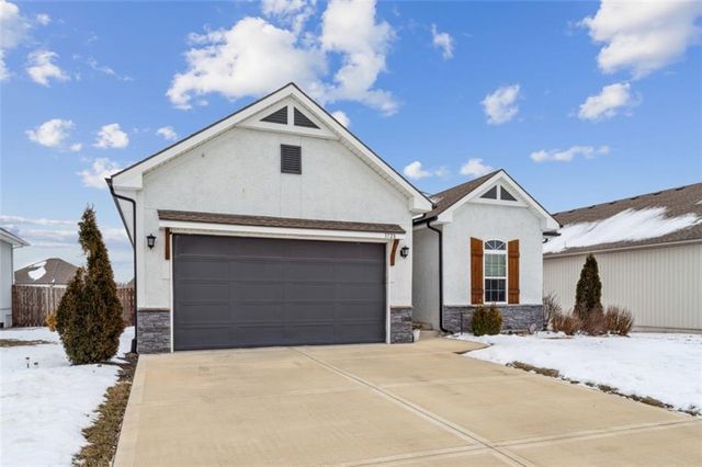 3728 NW Old Stagecoach Road, Kansas City, MO 64154