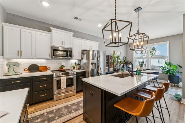 3728 NW Old Stagecoach Road, Kansas City, MO 64154