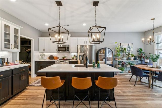 3728 NW Old Stagecoach Road, Kansas City, MO 64154