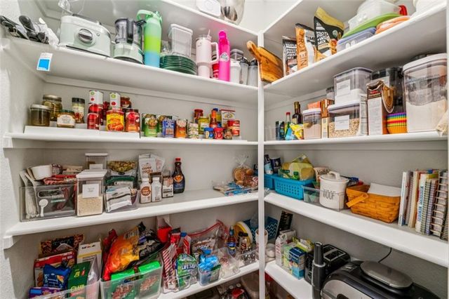 3728 NW Old Stagecoach Road, Kansas City, MO 64154