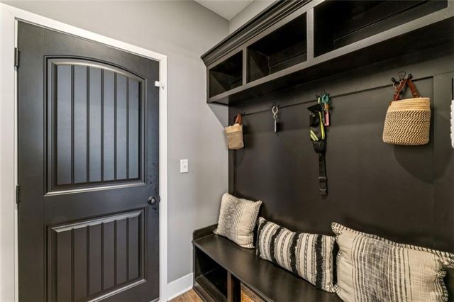 3728 NW Old Stagecoach Road, Kansas City, MO 64154