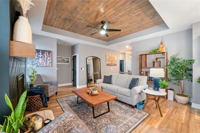 3728 NW Old Stagecoach Road, Kansas City, MO 64154