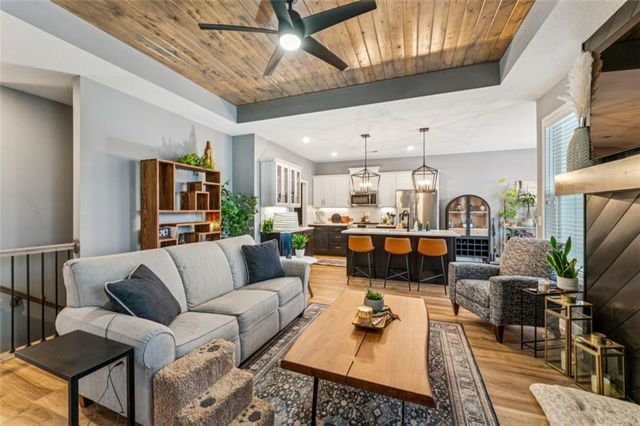 3728 NW Old Stagecoach Road, Kansas City, MO 64154