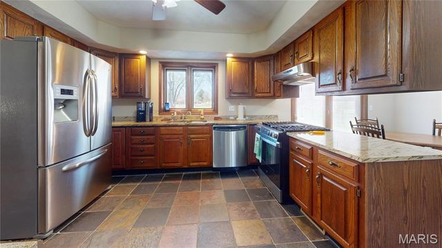 447 Redwood Drive, Farmington, MO 63640
