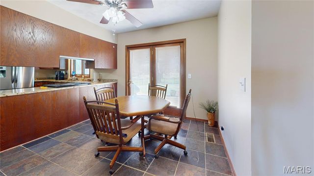 447 Redwood Drive, Farmington, MO 63640