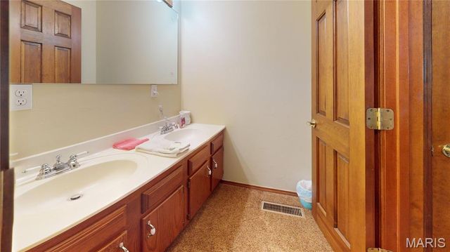 447 Redwood Drive, Farmington, MO 63640