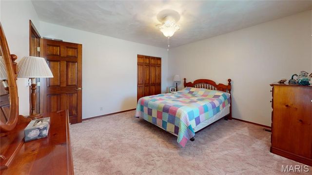 447 Redwood Drive, Farmington, MO 63640