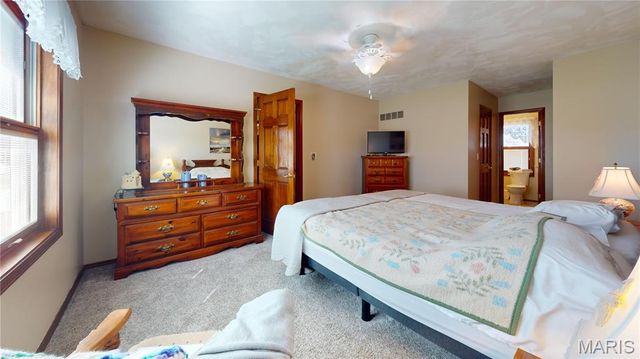 447 Redwood Drive, Farmington, MO 63640