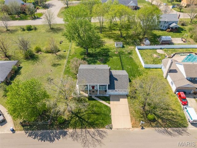 447 Redwood Drive, Farmington, MO 63640