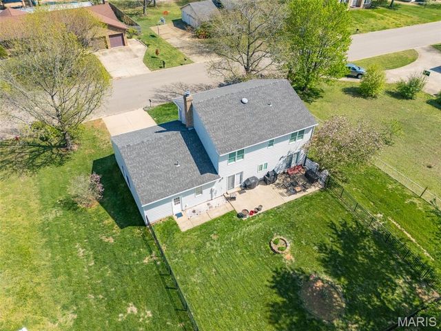 447 Redwood Drive, Farmington, MO 63640