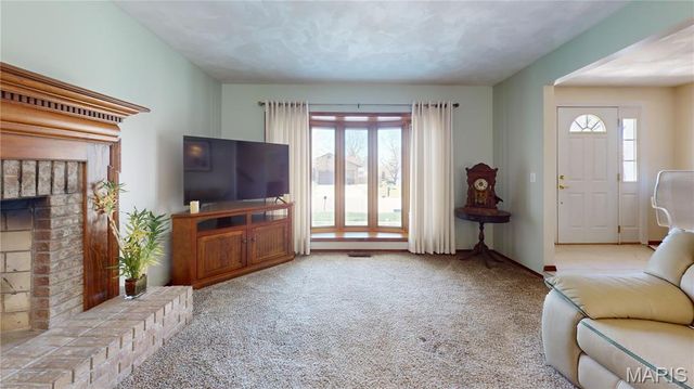 447 Redwood Drive, Farmington, MO 63640