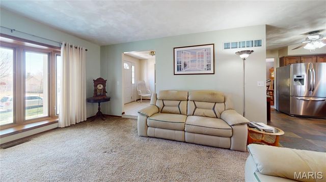 447 Redwood Drive, Farmington, MO 63640